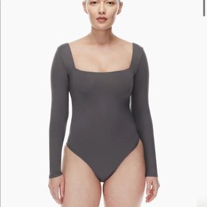 Aritzia body suit. Never worn. Excellent condition. Size XS.